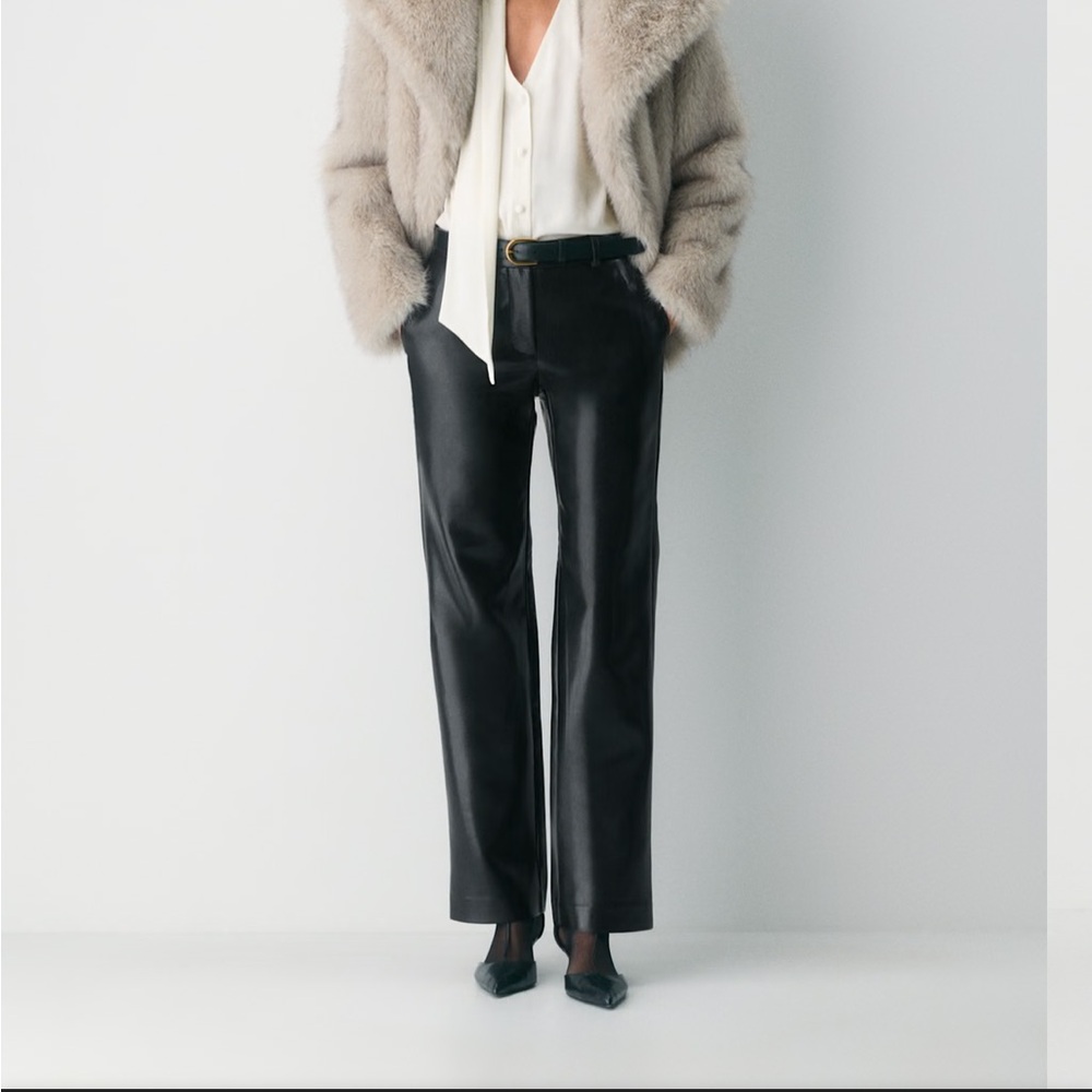 Aritizia Wilfred Black Leather straight legs pants size 8
